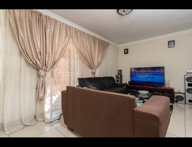 2 BEDROOM APARTMENT FOR SALE IN WINCHESTER HILLS